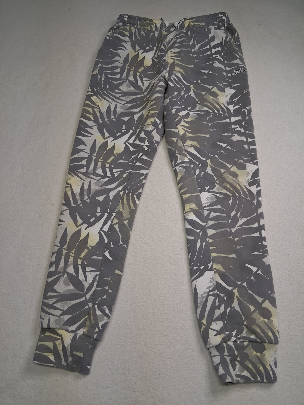 4/20$ Women's Gray Palm-Print Jogger Pants - Neutral Leaf Pattern